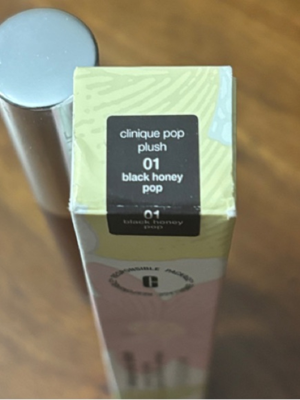 Clinique Pop Plush creamy lip gloss-Black Honey Pop - Picture 3 of 6